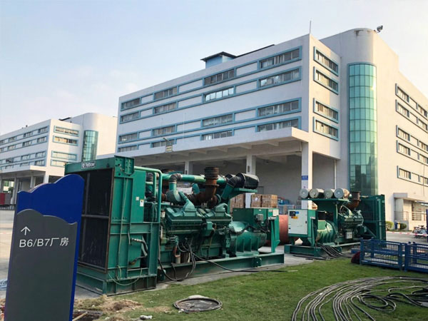 信阳某电子厂出租两台800KW康明斯发电机